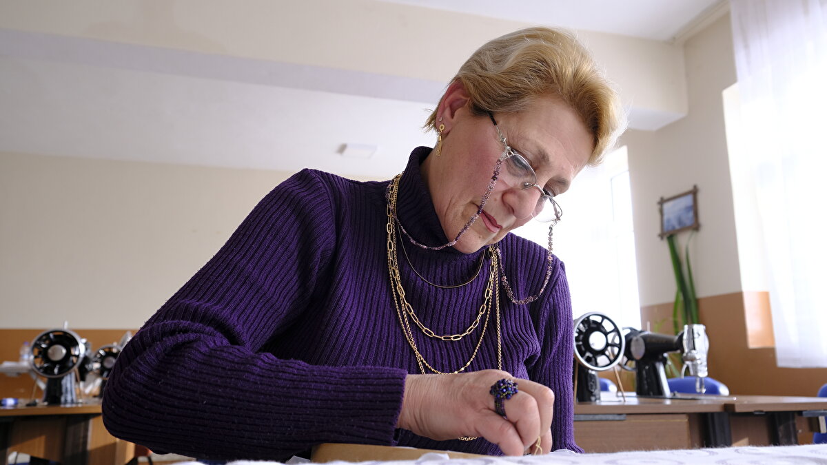 İzmir'de özel bir şirketten emekli olan Güler, en büyük hayali olan Geleneksel El Sanatları Bölümünde okumak için üniversite sınavına girdi.