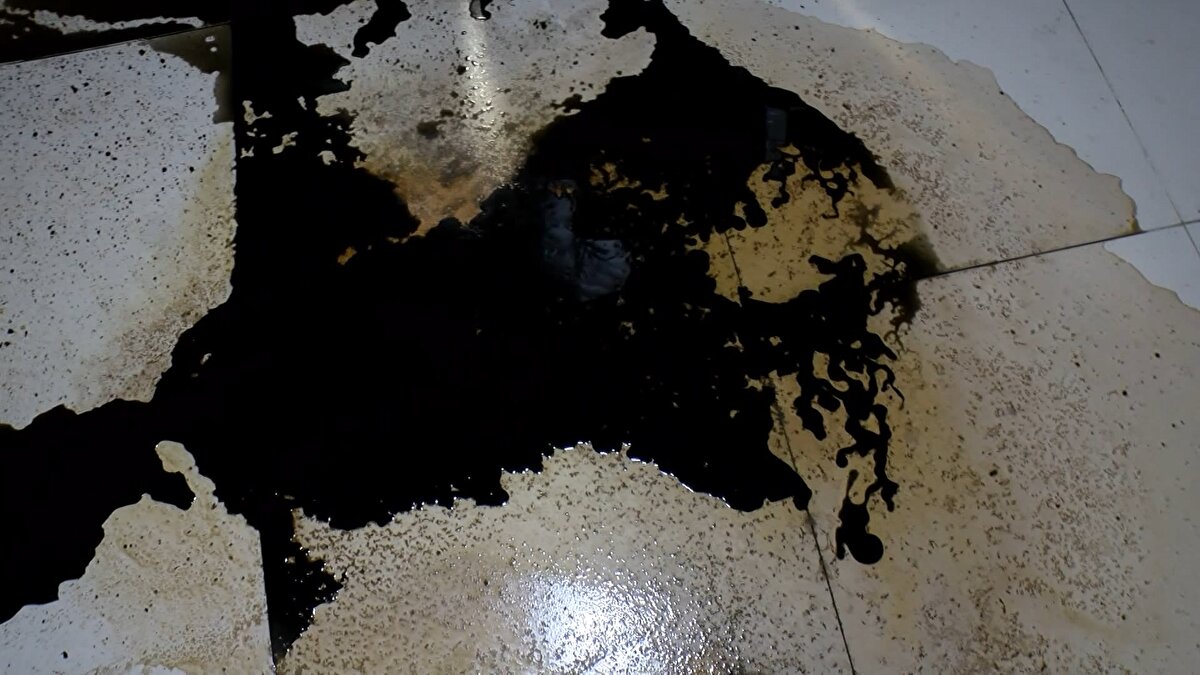 Guiaunai Roustamova yaklaşık 100 bin lira zarara uğradı. Guiaunai Roustamova mülk sahibinden şikayetçi oldu. DHA muhabirinin iddialara ilişkin soru yönelttiği mülk sahibi M.Ş. ise, söylenen kira bedeli isteğinin doğru olmadığını, mağazanın üst katında tadilat yapıldığından dolayı alt kata su aktığını belirtti.