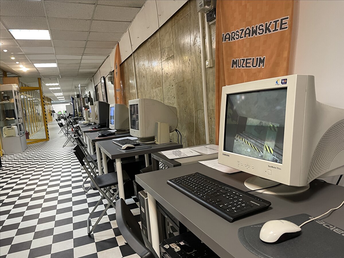 Müzede düzenlenen etkinlikler kapsamında her ay bir defa tüm koleksiyonerlerin bir araya geldiğini belirten Murawski, "Binlerce dolar para verip oyunlar almak tabii ki en doğal hakkınız ancak bizim ayda bir düzenlediğimiz etkinlikte binlerce oyun, konsol meraklısı yüzlerce insan bir araya getiriliyor. Dürüst satıcıların buluştuğu ve hatta takasların da yapıldığı bir etkinliğe müze olarak öncülük ediyoruz." dedi.<br><br>Murawski, oyunseverlerin, konsol meraklılarının ve nostalji isteyenlerin müzeyi mutlaka ziyaret etmesi gerektiğini sözlerine ekledi.