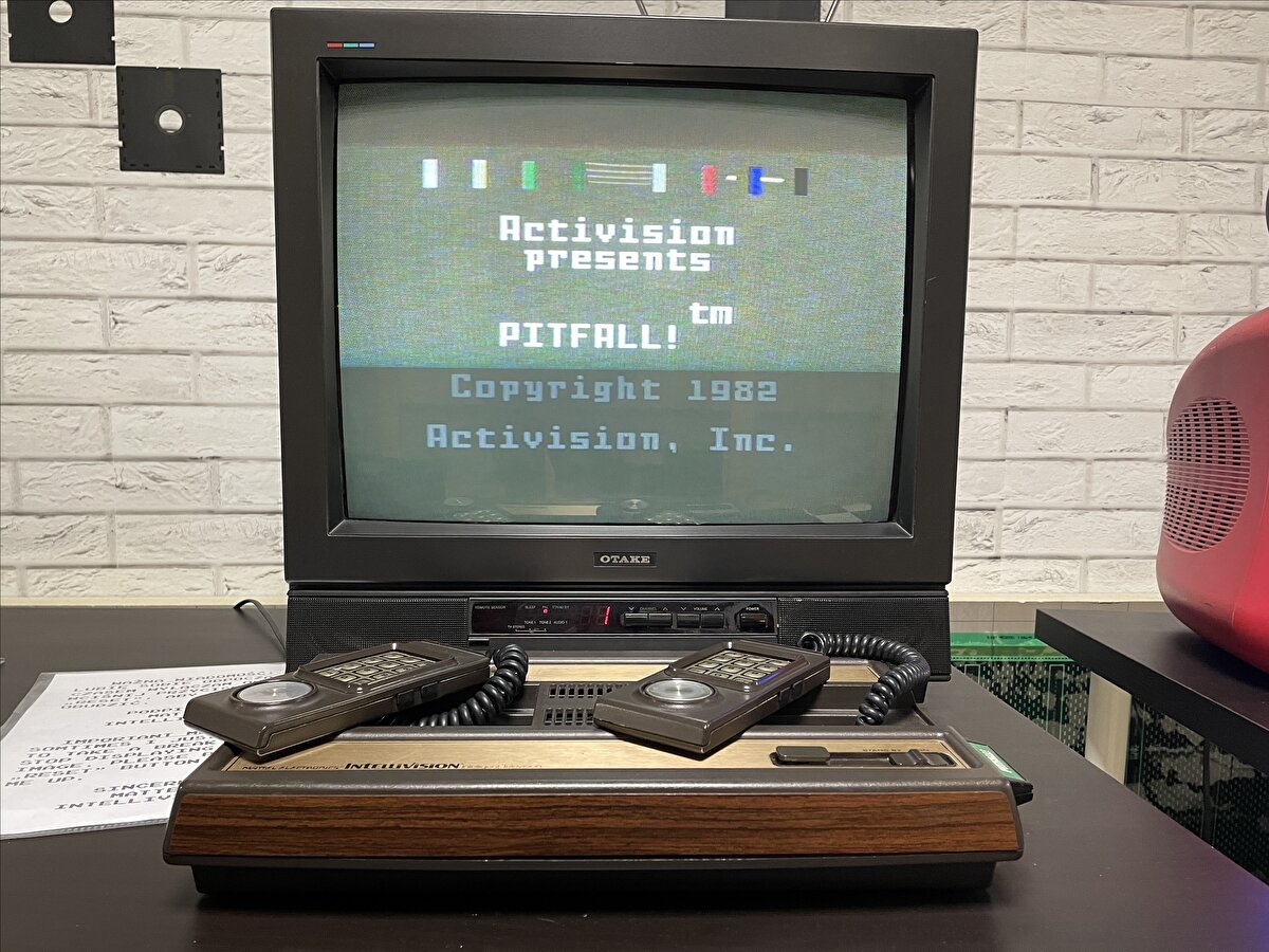 Murawski, onlarca bilgisayar ve konsolun yüzlerce oyunla bir arada bulunduğu müzede ziyaretçilere vakit geçirdikleri sürede oyunların tarihi ve oynanışı gibi konularda bilgi verildiğini anlattı.<br>