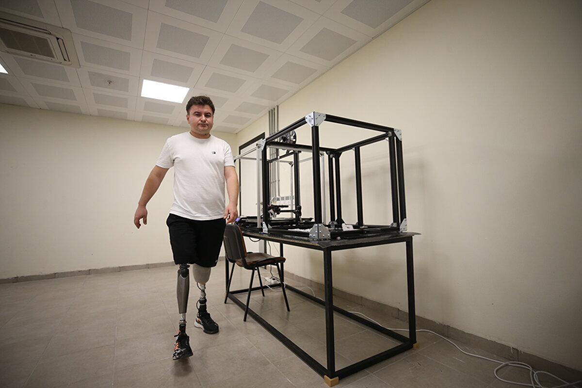 Başvurusu kabul edilen, çalışmalarını Teknokent'te sürdüren Dağlı, kendisinin oluşturduğu ve henüz görülmesini pek istemediği koruyucu protezi için patent almayı hedefliyor.<br>