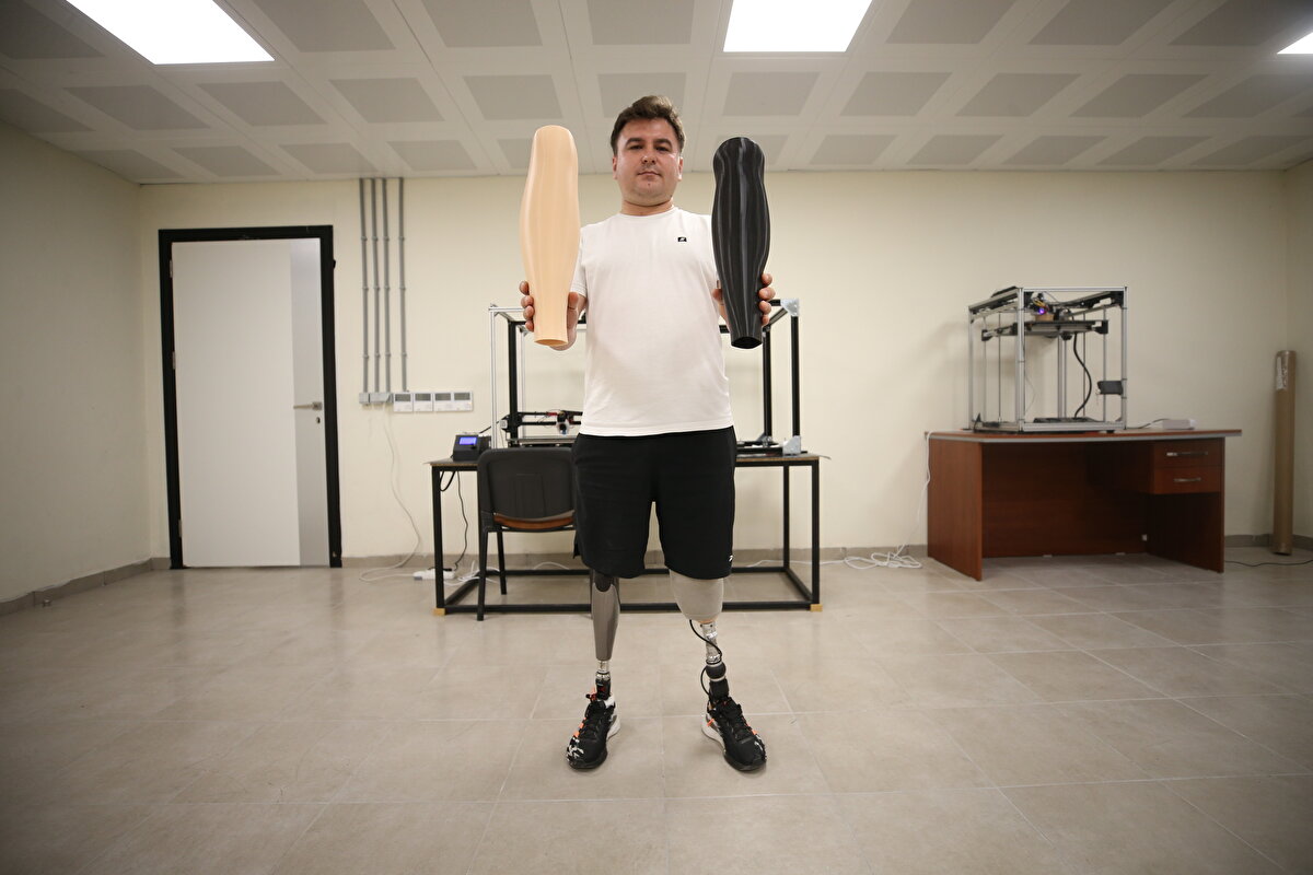 Aydemir, Dağlı'nın patentini alacak kadar geliştirdiği özgün bir tasarımla pek çok engellinin, gazinin hayatını kolaylaştıracak özgün bir projeyle Ar-Ge çalışmalarına devam ettiğini dile getirerek, " Allah yolunu açık etsin, biz onunla çalışmaktan çok mutluyuz." ifadesini kullandı.<br>