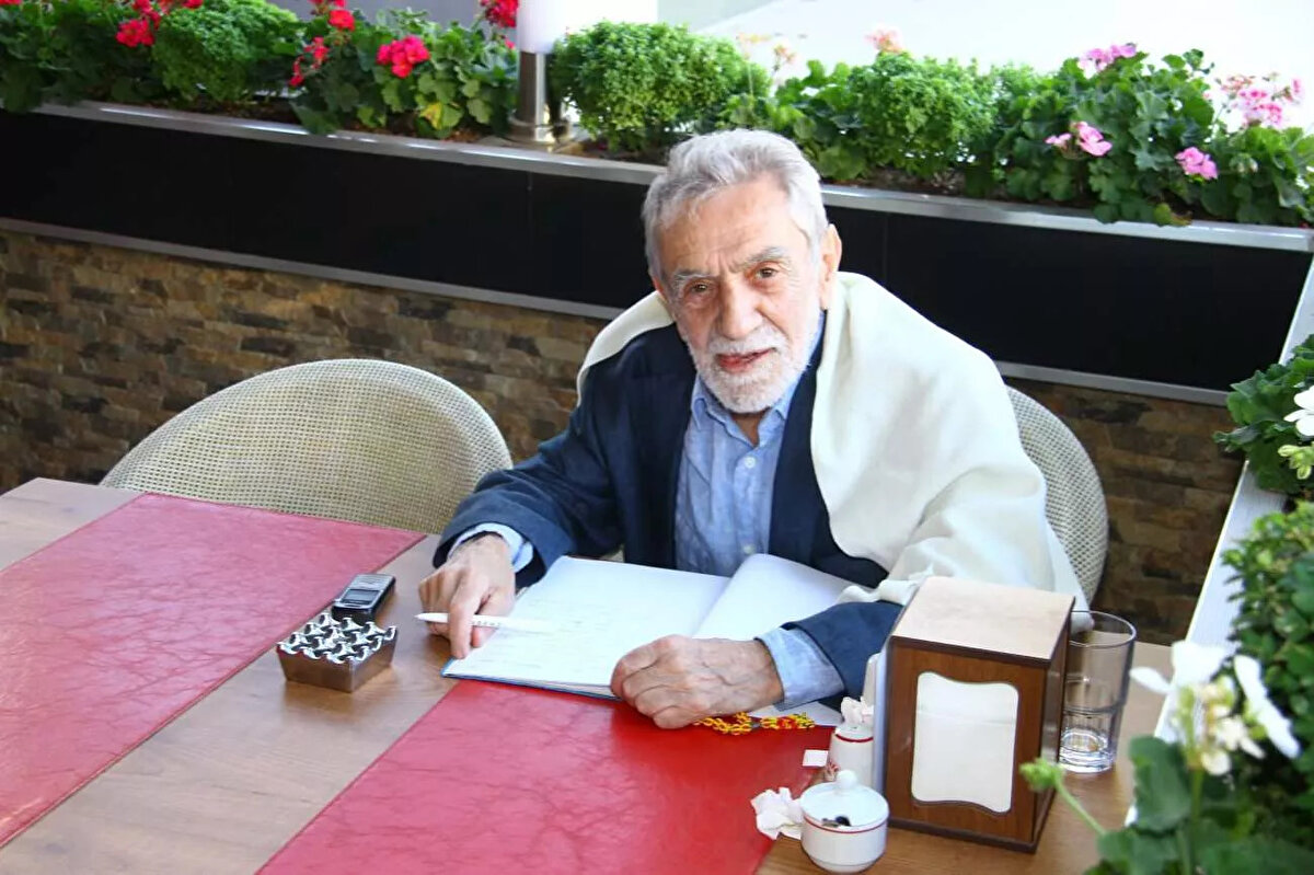 Daha önce gırtlak kanserini yenen usta oyuncu, 2018 yılında da kolon ve bağırsak kanseri tedavi görmüştü.<br>