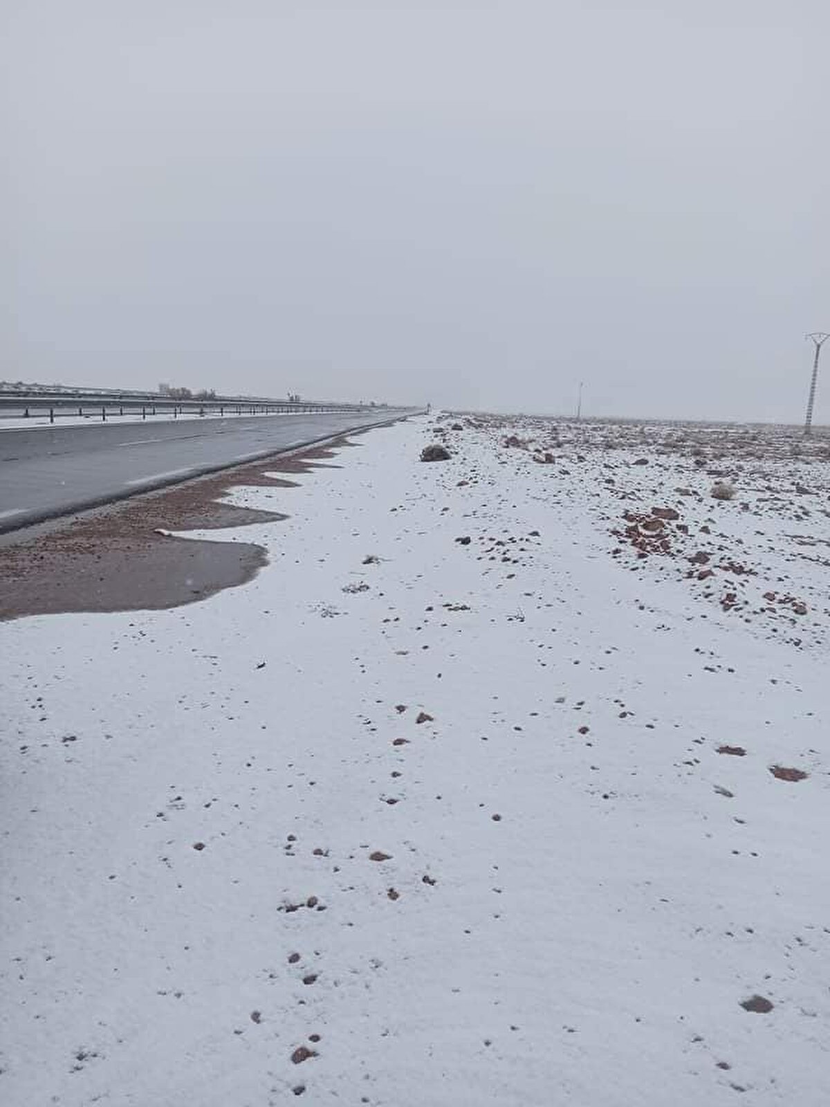 Beşar Valiliğinin sosyal medya hesaplarından paylaştığı fotoğraf ve görüntüler sıra dışı bir tablo sundu.<br><br>