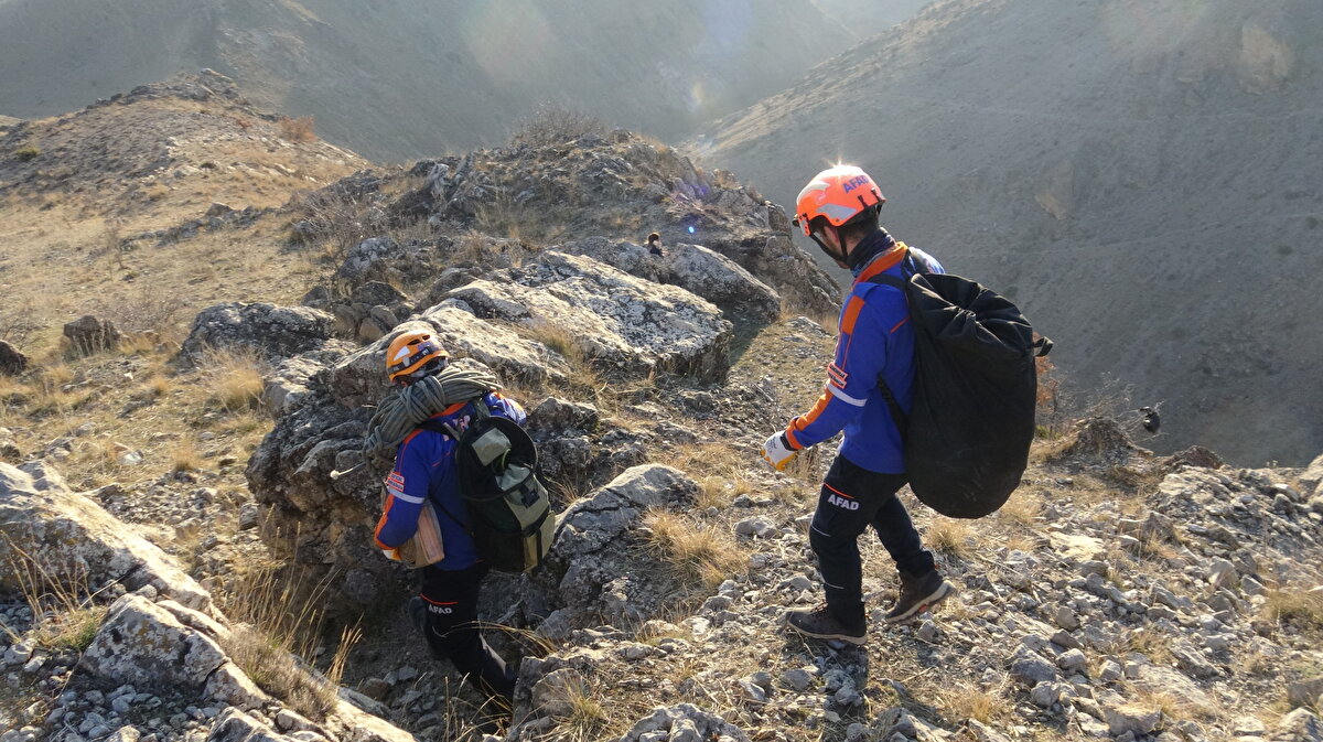 Cumhuriyet savcısı ve olay yeri inceleme ekiplerinin çalışmasının ardından Yılmaz Kahraman'ın cansız bedeni Sandıklı Devlet Hastanesi morguna kaldırıldı. Süleyman Ç. ise ifadesi alınmak üzere jandarma ekipleri tarafından karakola götürüldü.<br><br>