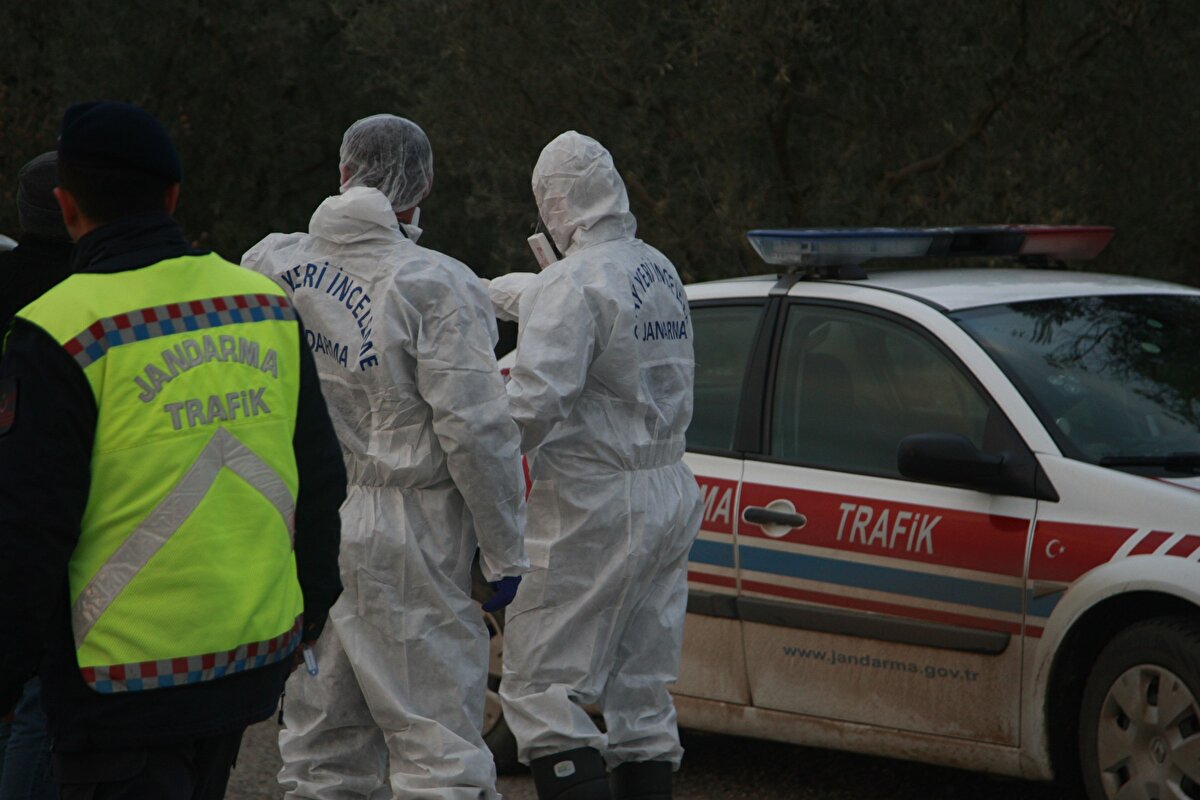 Tanınmayacak halde olan cesedin kimliği ve cinsiyeti belirlenmedi. 
