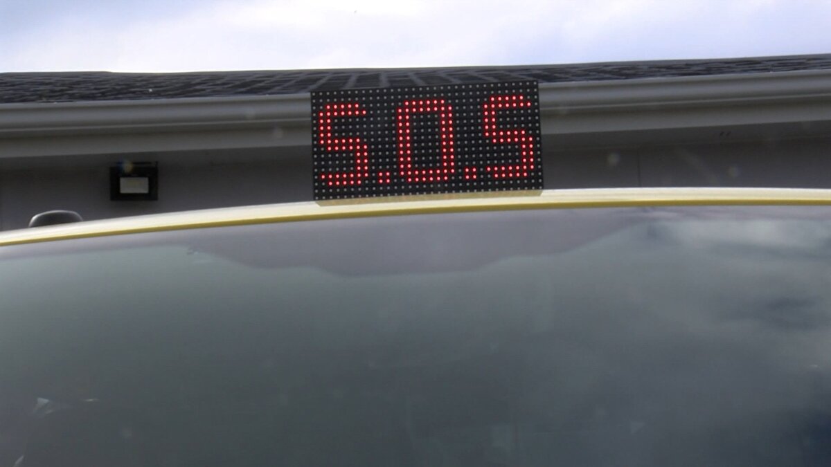 Buton kullanıldığında tepe lambasında 'S.O.S' yani yardım çağrısı verilecek. Taksiciler Odası Başkanı Eyüp Aksu ise gündeme gelecek teklifi destekleyeceklerini belirtirken taksiciler de uygulamanın kendilerine fayda sağlayacağını ifade etti.<br><br>