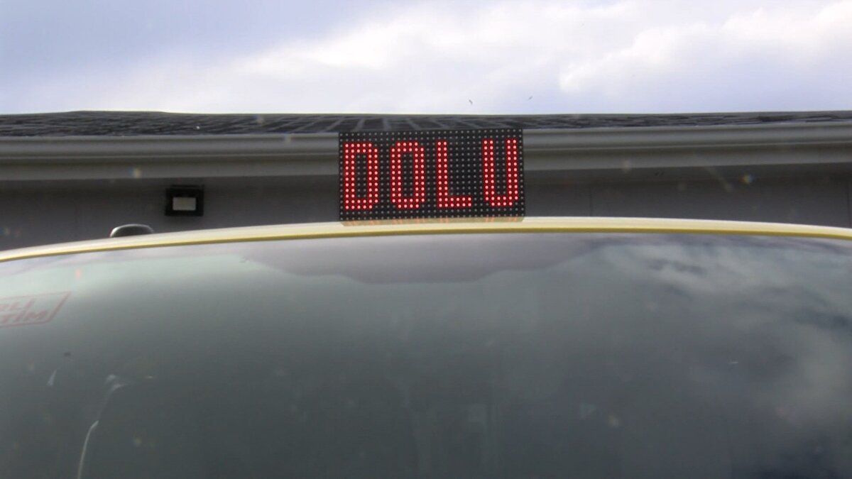 Teklif kabul edilirse 3 ay içerisinde tüm taksilerde akıllı tepe lambaları yer alacak. Lambaların yolcu ve taksici arasında iletişim kurmak amacıyla kullanılacağı belirtilirken lambalarda araçta yolcu varsa 'dolu', yolcu yoksa 'boş', yolcu almaya gidiyor ise lambalarda 'rezerve' yazısı yazacak.<br><br>