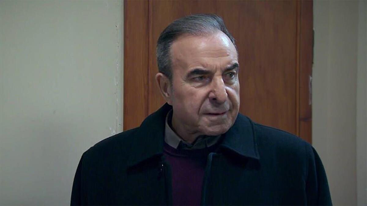 Türker İnanoğlu'nun damadı olan ünlü gazeteci Cüneyt Özdemir de diziyle ilgili kararı sosyal medyadan açıklamış ve "Arka Sokaklar dizisi yapımcısı Türker İnanoğlu’nun rahatsızlığı nedeniyle 45 gün yayına ara vermiştir. En kısa zamanda ekranlara dönecektir" demişti. Ancak bu ara daha sonra uzatılmıştı.<br><br>