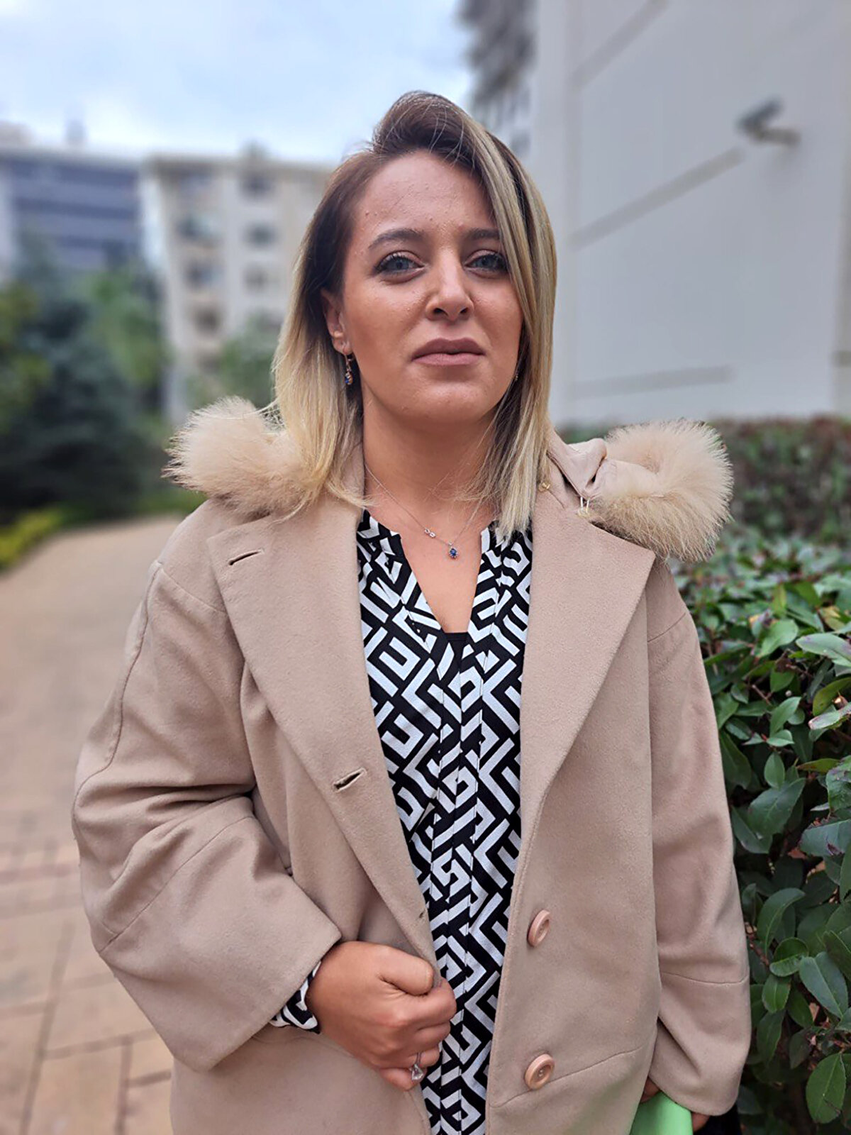 İstanbul'a dönen Altaner, aracı satın aldığı bayiye götürerek durumu anlattı. Yetkili serviste kontrol edilen otomobilin motorunun su kaçırdığı tespit edildi. Servis yetkilileri Altaner'e motoru garanti kapsamında yenisiyle değiştirilebilecekleri teklifinde bulundu. Ancak Altaner, otomobilin yenisiyle değiştirilmesini isteyince bayi bunu kabul etmedi. Altaner, tüketici mahkemesine başvurdu.<br><br>Altaner, otomobilinin önce 146 kilometredeyken iç aksamdan kaynaklı arıza verdiğini söyledi. İkinci arızanın ise yaz döneminde Didim'de yaşandığını ifade eden Altaner, ikaz ışıkları yanmaya başlayınca aracı durduğunu, kaputu açtığında motor suyunun neredeyse bittiğini gördüğünü belirtti.<br><br><br>