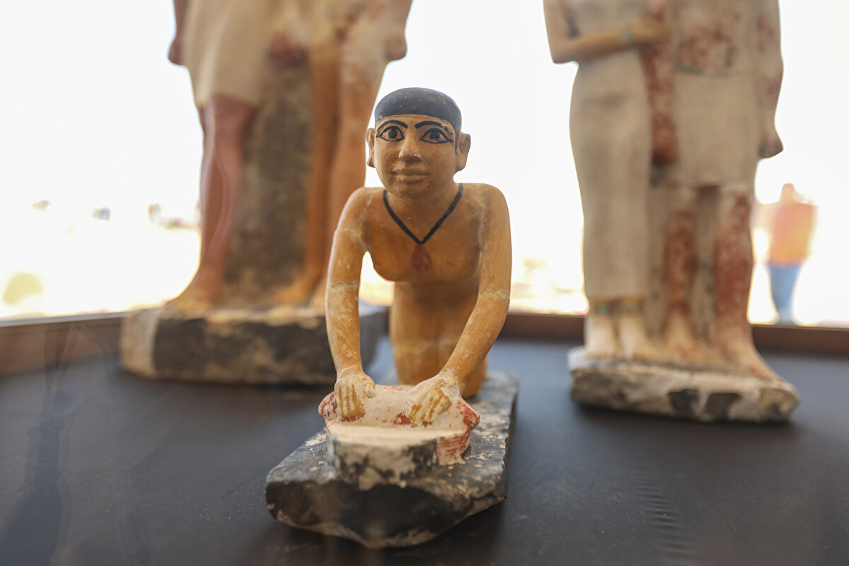 Turizm sektörünü canlandırmak isteyen Mısır, son yıllarda birçok önemli arkeolojik keşfe imza attı. Mısır hükümeti, bu yıl açılması planlanan Büyük Mısır Müzesi'nin 2028 yılına kadar ülkeye yılda 30 milyon turist çekmesini umuyor.<br><br>