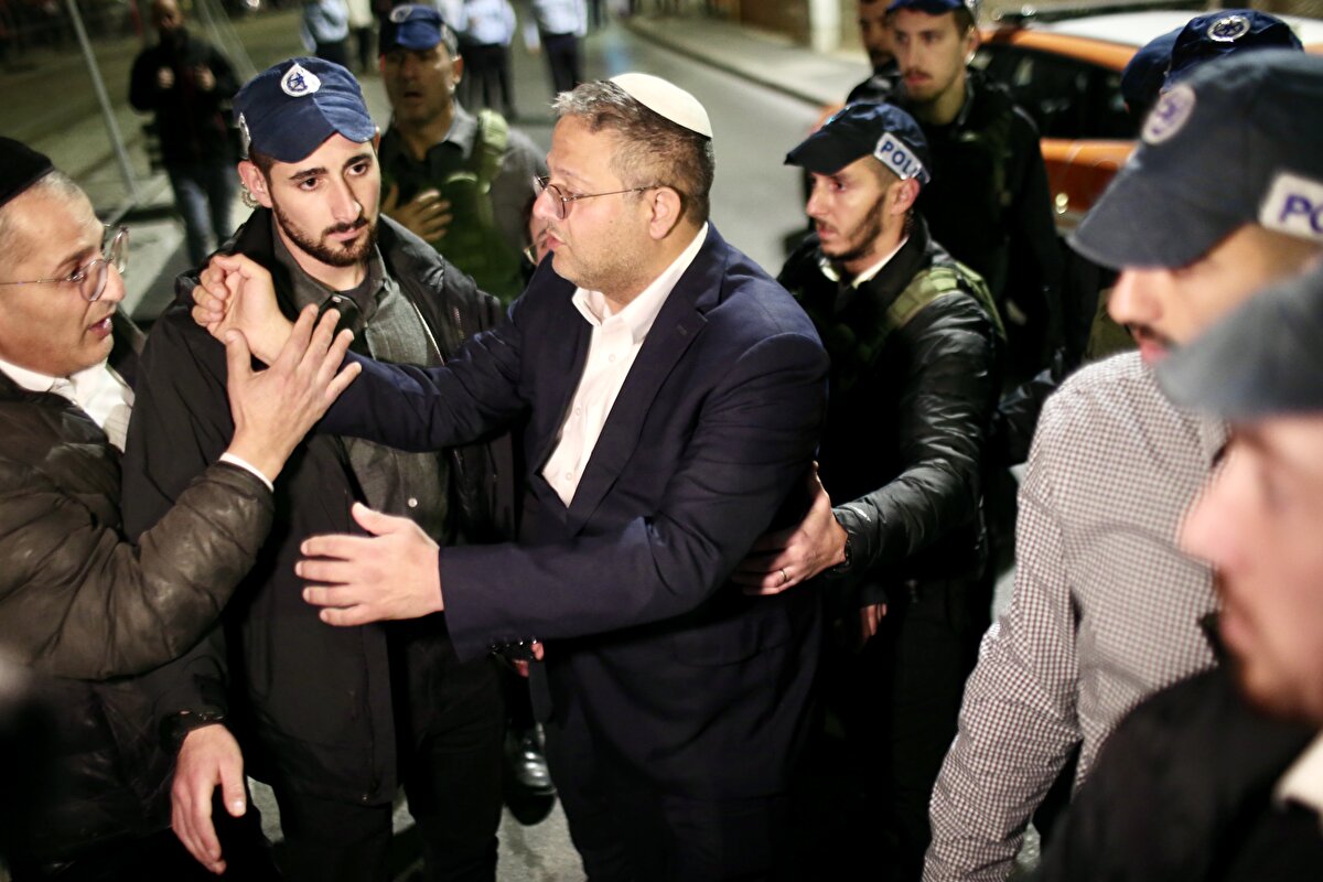 ABD de saldırıyı kınadı. ABD Dışişleri Bakanlığı Sözcüsü Vedant Patel, ölenlere taziyede bulunurken, “Terör saldırısı gibi görünen bu saldırıyı en güçlü şekilde kınıyoruz. İsrail’in güvenliğine olan bağlılığımız sağlamdır ve İsrailli ortaklarımızla doğrudan temas halindeyiz.” ifadelerini kullandı.<br><br>