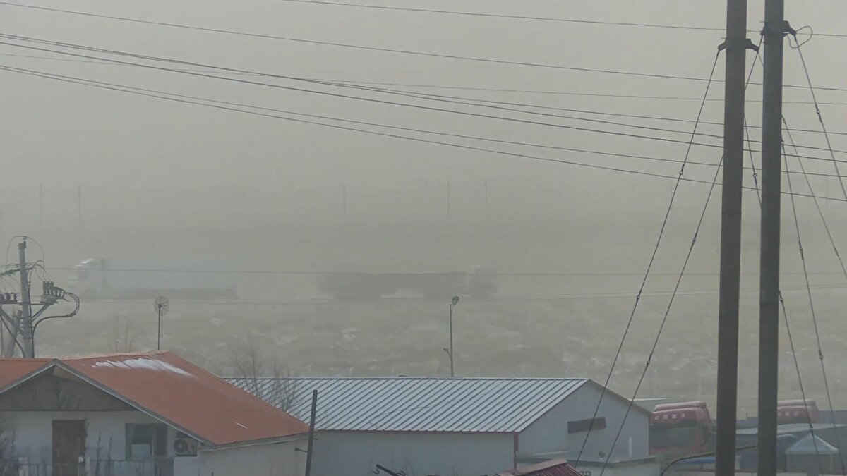 Dornogovi eyaleti, ülkenin güneyindeki Gobi Çölü nedeniyle çölleşmeden en çok etkilenen eyalet olarak biliniyor.