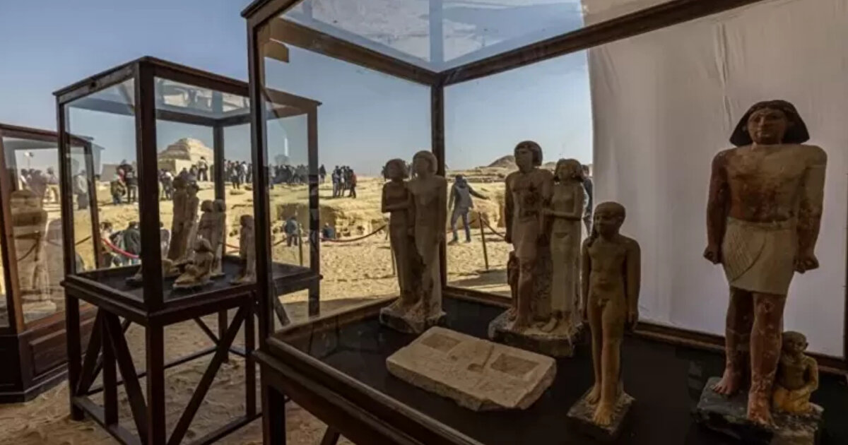 Havas, üçüncü mezarın Firavun Pepi I'in piramit kompleksindeki bir rahibeye ait olduğunu ifade etti. "Gizli Muhafız" rahibe unvanı, özel dini ritüelleri gerçekleştirme gücü ve yetkisi veren kıdemli bir saray görevlisi tarafından tutuluyordu.