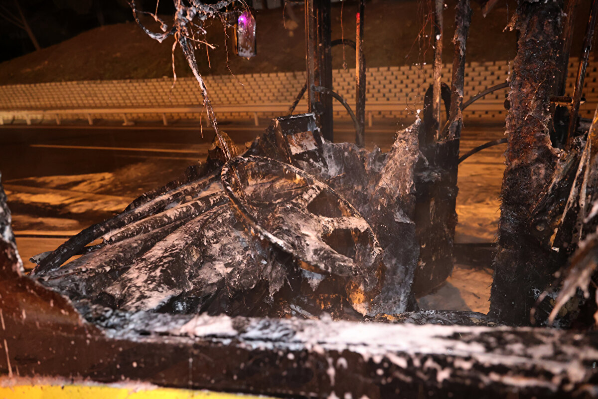 Haber verilmesi üzerine olay yerine polis, itfaiye ve sağlık ekipleri sevk edildi.