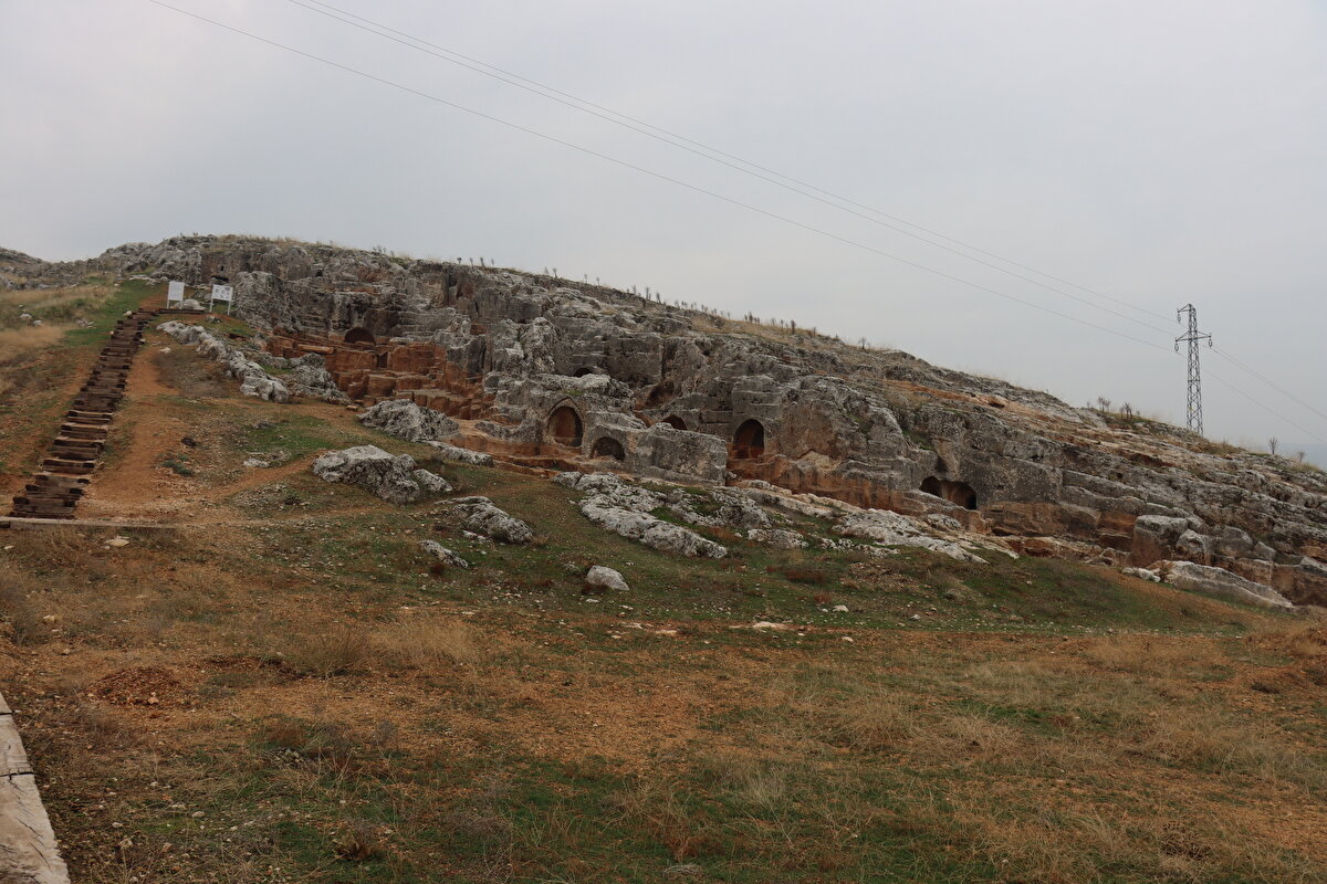 Mozaikte cennet bahçesi betimleniyor<br><br>Adıyaman Müzesi Müdürü Mehmet Alkan, AA muhabirine, Perre Antik Kenti'nde 2009'da ara verilen kazıların 3 yıl önce yeniden başladığını söyledi.