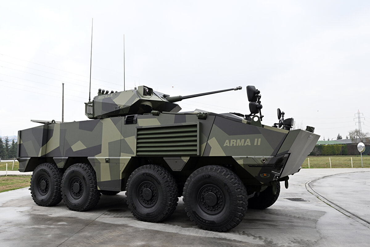 Arma`nın başarılı bir araç olduğunu ve envanterinde bulunan ülkeler tarafından beğenilerek kullanıldığını vurgulayan Görgüç, daha fazla koruma, daha fazla iç hacim ve daha büyük kulelerin kullanımı gibi taleplere cevap verebilmek için Arma II`yi tasarladıklarını bildirdi.<br>