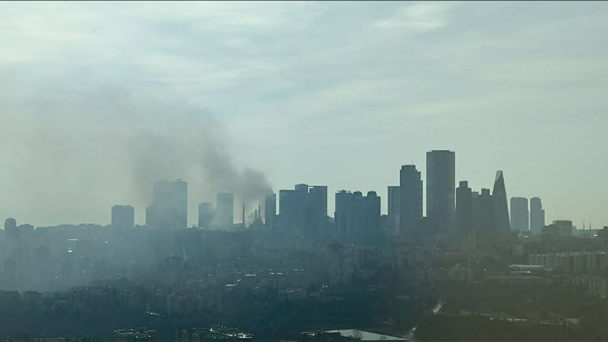 KUMKÖY'DE %99,9 DEĞİŞİM!<br><br>Geçen yıl, 2021'e oranla hava kirliliğinin en fazla arttığı istasyonlar arasında ilk sırada yüzde 99,9 değişimle Kumköy yer aldı. 