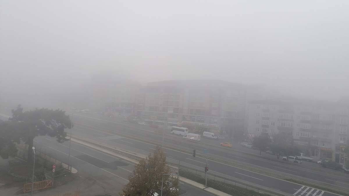 HAVA KİRLİLİĞİNİN EN FAZLA ÖLÇÜLDÜĞÜ YER GÖZTEPE<br><br>Geçen yıl, İstanbul'da partikül madde hava kirliliğinin en fazla ölçüldüğü istasyon 97,6 µgm3 ile Göztepe oldu. 