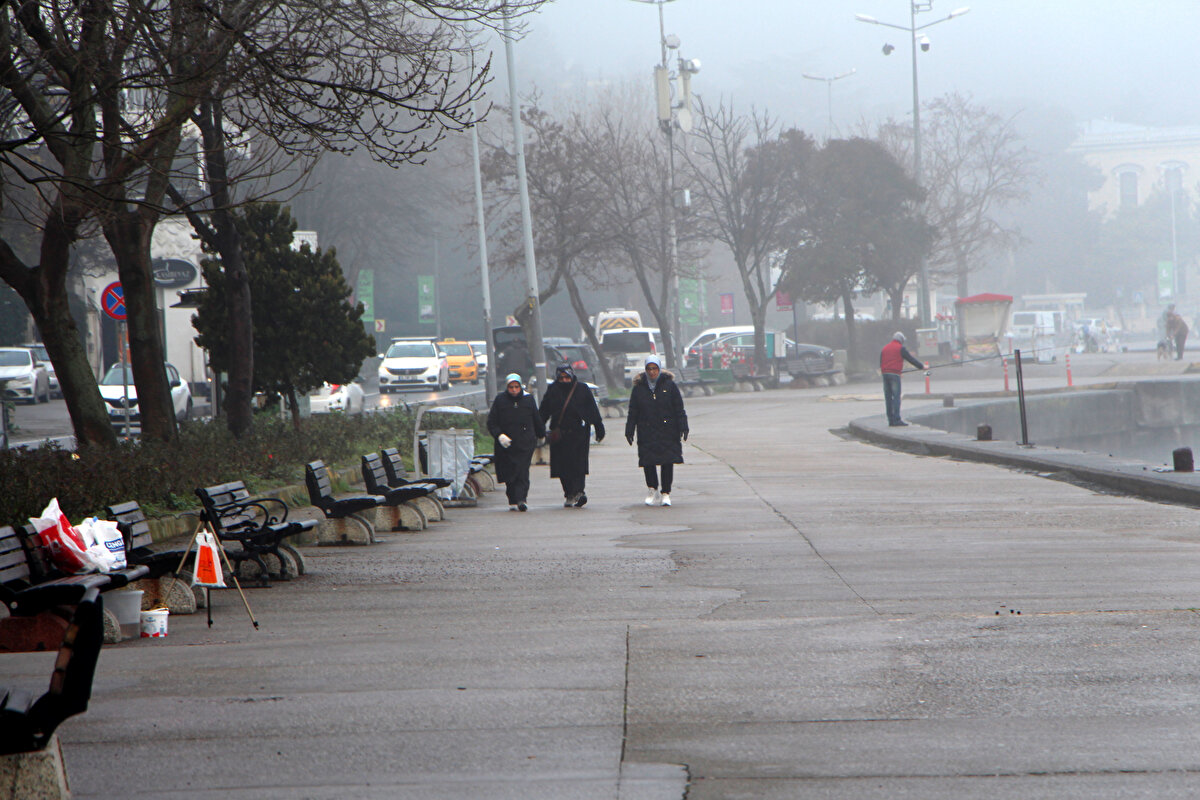 25 İSTASYONDA ARTTI, 9'UNDA AZALDI<br><br>İstanbul'da hava kirlilik oranı, 2022'de önceki yıla göre 25 istasyonda artarken 9 istasyonda azaldı.