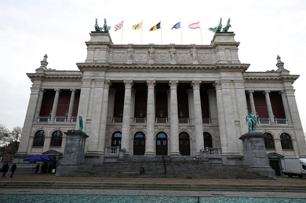 Performansı hakkında Belçika basınına konuşan De Coster, "İdealim, bir ayın sonunda tam bir aydınlanma ve bitmiş bir kitap. En kötü ihtimalle deneyimlerim zenginleşecek." dedi.<br>