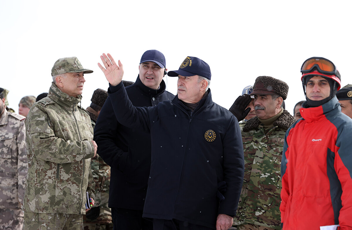 Derin harekat kapsamında havan bölüğünün sis atışları yaptığı faaliyette, ZMA atışlarının ardından bölgeye F-16'lar yönlendirildi. "Muharebe Sahası Hava Tecrit Harekatı" kapsamında toplanmakta olduğu tespit edilen karşıt kuvvet ihtiyat tank taburuna engel olma amacıyla, F-16'lar tarafından muharebe sahasında hava tecrit atışları yapıldı ve hedefler tam isabetle vuruldu.<br><br>