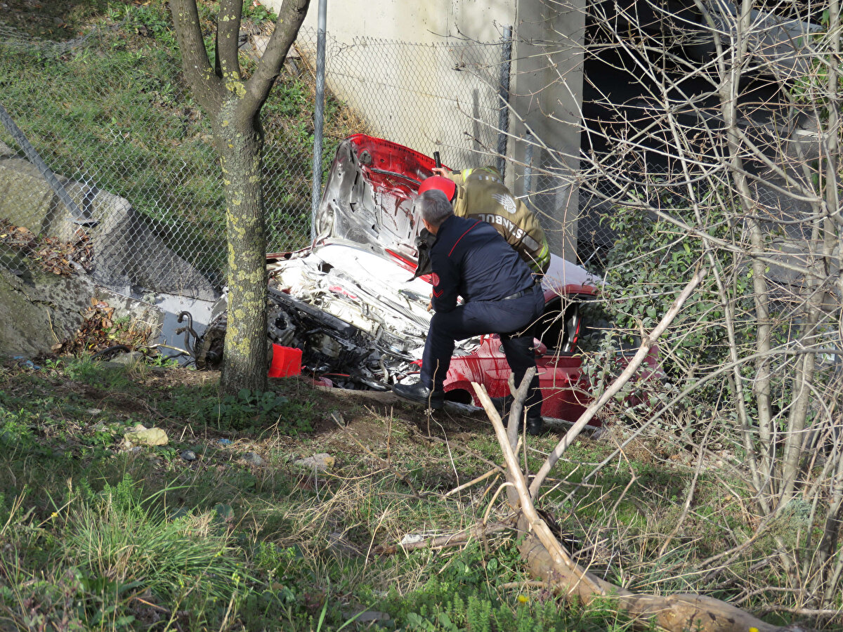 Kazayı görenler itfaiye, polis ve sağlık ekiplerine haber verdi. Polis ekipleri başka bir kazanın yaşanması için dubalarla önlem aldı.
