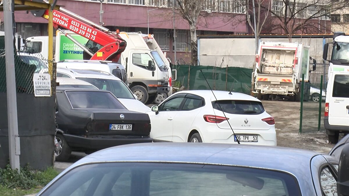 İddiaya göre, Zeytinburnu'nda 2019 yılında trafik sigortası yenilenmediği için Selami Şengelir'in otomobili bağlanarak yediemin otoparkına çekildi. Geri almak için gittiğinde Şengelir, otoparkın kapandığını ve aracının başka otoparka gönderildiğini öğrendi. <br>