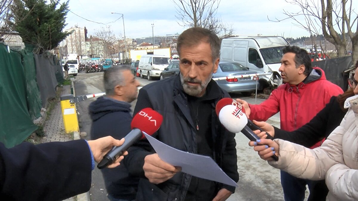 Yediemin otoparkında aracının kaybolduğunu iddia eden Şengelir, "2019'da aracım bağlandı. Sigortası geçmiş bağladılar. Sonra oğluma sordum 'araç nerede' diye 'otoparkta' dedi. Gidip otoparka baktım, aracımı çıkaracaktım. 'Parası ne kadar' dedim '800 lira' dediler. O zaman bu parayı veremedim. 'Parayı biriktireyim aracı çıkarırım' dedim. Parayı biriktirdim, gittim aracı almaya, bu sefer de aracı bulamadım. Nerede diye sorduğumda herkes başka bir otoparka yönlendirdi. Sonra arabanın peşine düştük" dedi.<br>