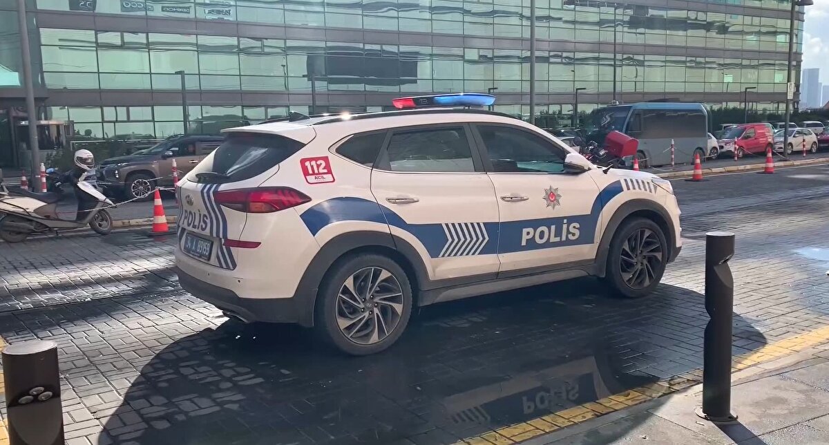 Çocuğun tedavisi devam ederken, olayla ilgili taksirle yaralama suçundan soruşturma başlatıldı. Olayın ardından yürüyen merdivenler kapatıldı. Alışveriş merkezi tarafından olayın yaşandığı alana 'Teknik bir arıza nedeni ile geçici olarak servis dışıdır. Anlayışınız için teşekkür ederiz' yazısı asıldı. <br>AVM'den olayla ilgili açıklama yapılmadı.