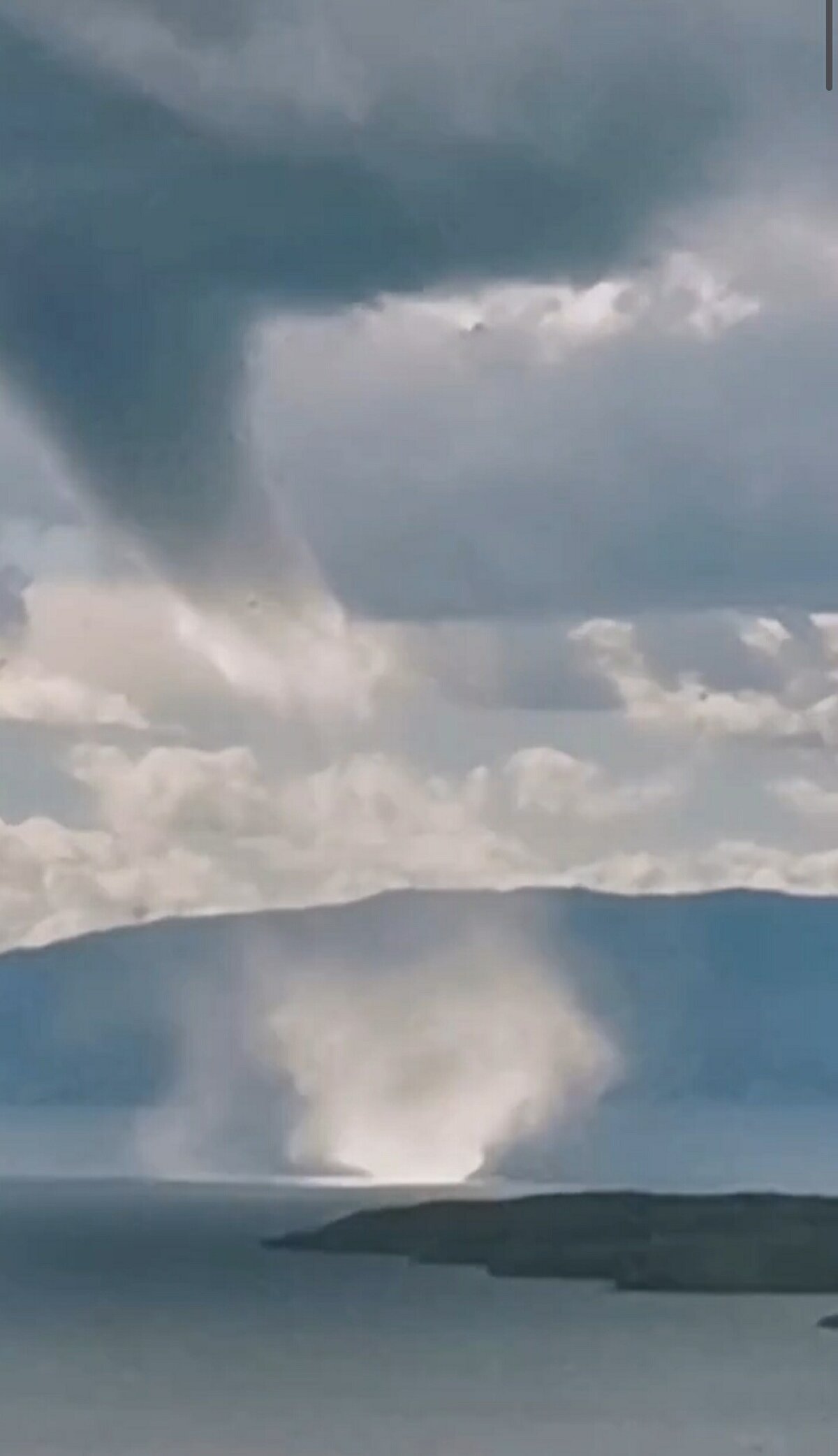 Meteoroloji 4'üncü Bölge Müdürlüğü Muğla ve çevresi için sağanak uyarısı yaptı. Bodrum'da öğle saatlerinden itibaren kuvvetli sağanak etkili oldu.