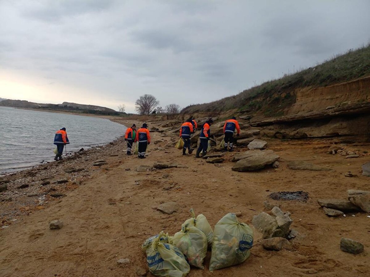 476 personelle, Terkos, Ömerli, Alibey, Elmalı, Sazlıdere, Darlık ve Büyükçekmece barajlarında temizlik yapıldı. 1 hafta süren temizlik çalışmaları sonucu yaklaşık 26 ton atık toplandı.<br>