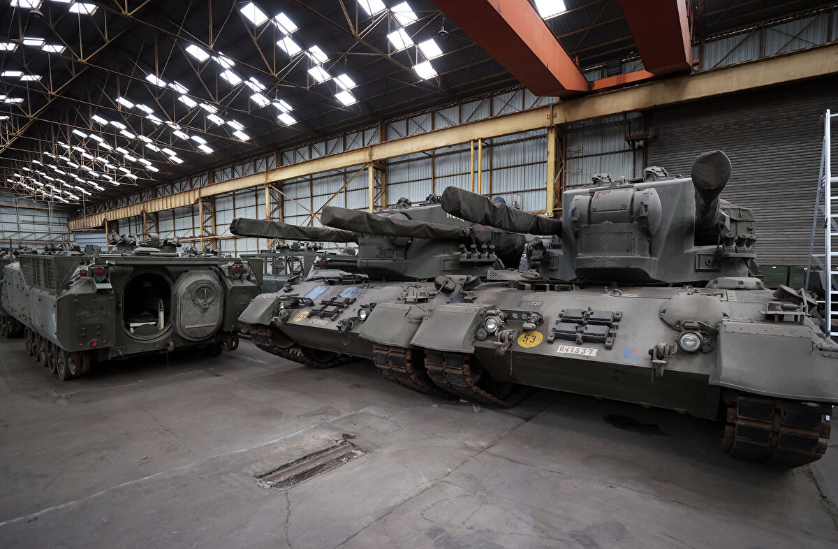 Şirket daha önce de Ukrayna'ya zırhlı araç gönderdi. Versluys, geçen yıl ellerindeki Amerikan yapımı M113 zırhlı personel taşıyıcılardan 48'ini İngiltere hükümetinin yardımıyla Ukrayna'ya gönderdiklerini belirtti.<br><br>