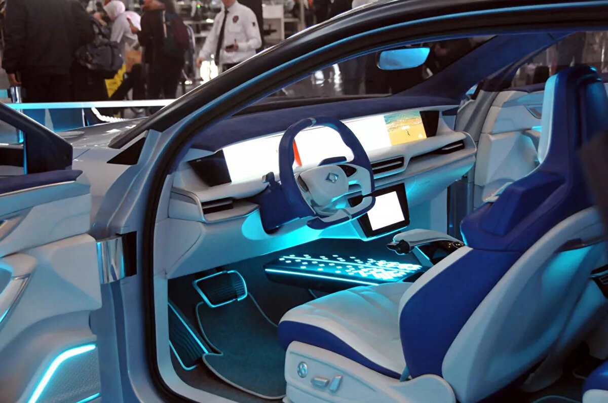 Togg, Cumhuriyetimizin 100. yılına özel olarak üretilen “100. Yıl Özel Seri” NFT koleksiyonunu açık artırma yöntemiyle kullanıcılarla buluşturmaya hazırlanıyor.<br><br>Togg’un dijital deneyim platformu Trumore üzerinden tanıtımına başladığı 2023 adet NFT için teklif verme süreci 19.23'te başlayacak ve 15 Şubat’a kadar sürecek.