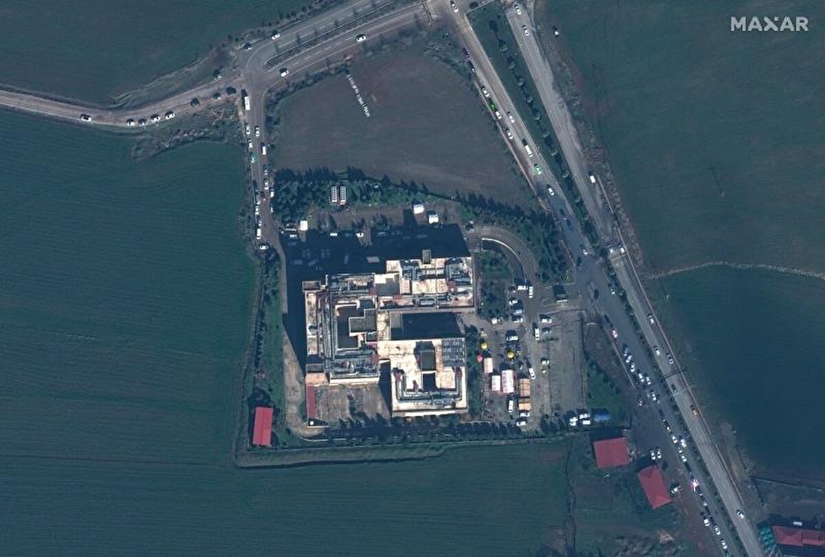 İslahiye hastanesinde deprem sonrası acil durum çadırları kuruldu 