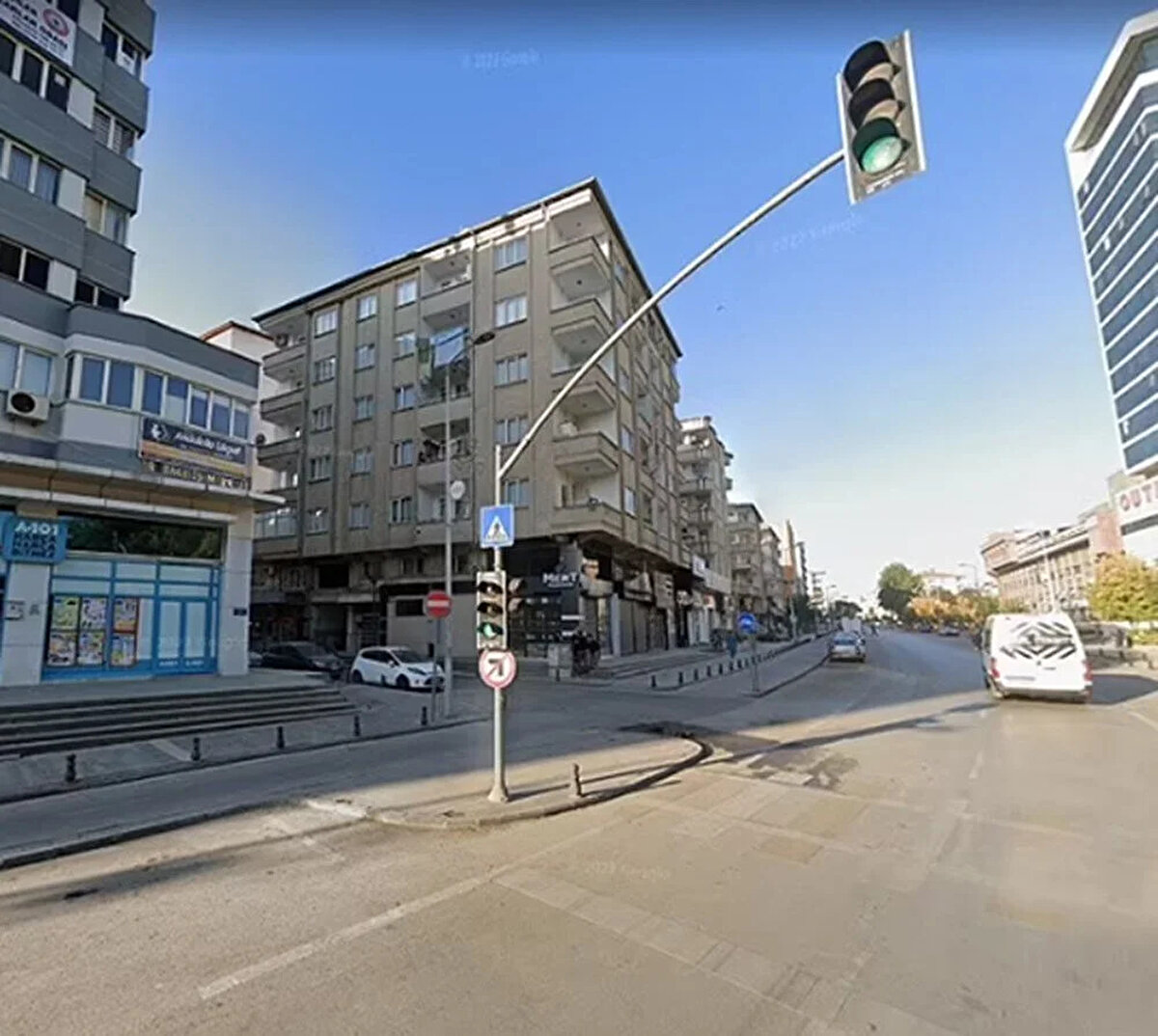 GAZİANTEP<br>Gaziantep'te yer alan bir apartman ise Ekim 2022'de böyle görünüyordu.