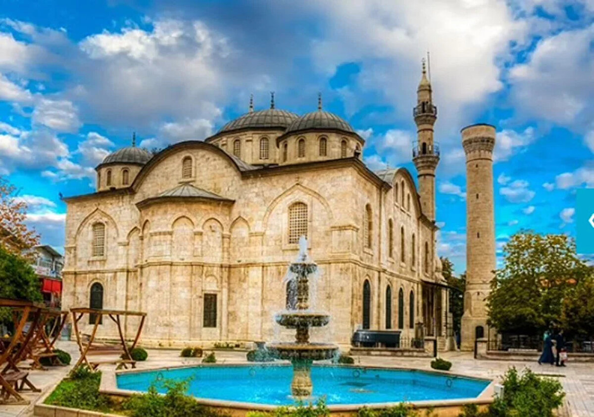 MALATYA-HACI YUSUF TAŞ CAMİİ<br>Malatya'da depremlerden zarar gören ve üç kez yeniden açılan Hacı Yusuf Taş Camii son depremlerden sonra da büyük hasar gördü.