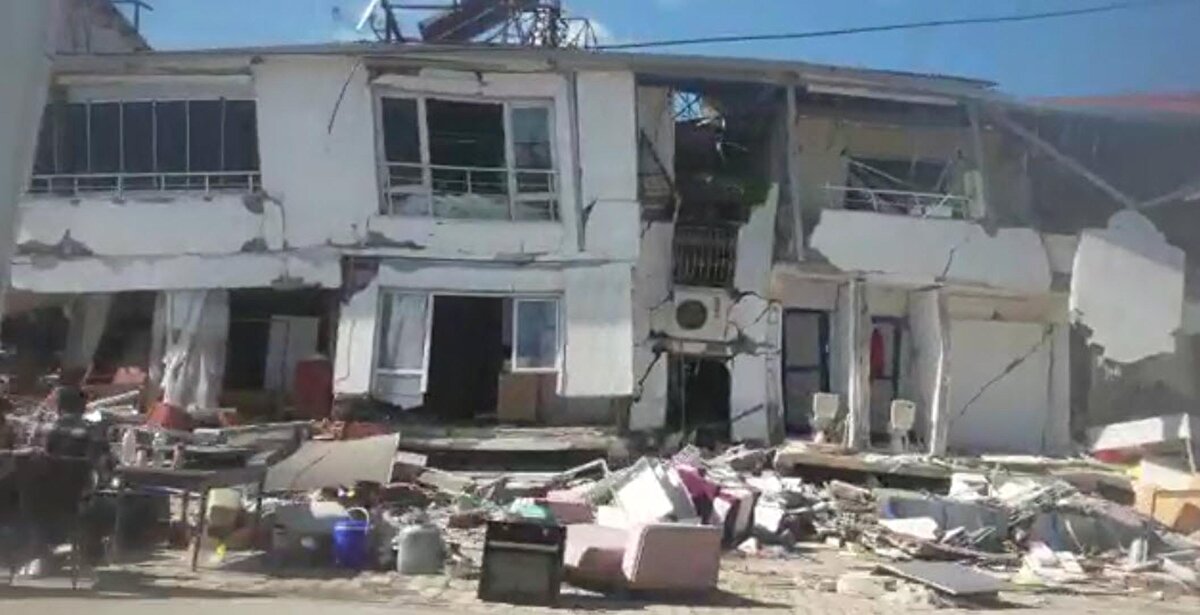 Türkiye'nin Doğu, Güneydoğu, Akdeniz, İç Anadolu ve Karadeniz bölgeleri, Kahramanmaraş merkezli 10 ili etkileyen 7.7 ve 7.6 büyüklüğündeki depremlerle sarsıldı. Yıkımlara, ölüm ve yaralanmalara yol açan depremler sonrası bölgelerde arama- kurtarma çalışmaları ise sürdürülüyor.