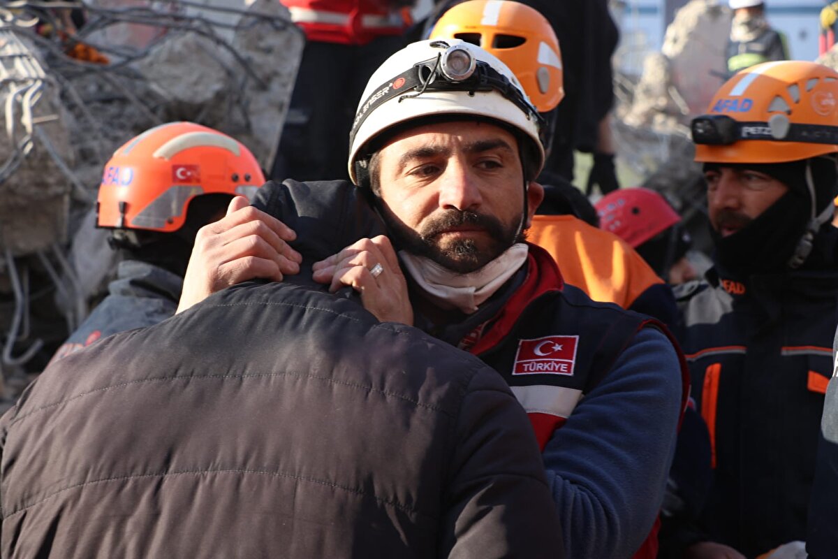 Anne ve oğulun diğer yakınları da kurtarma ekiplerine teşekkür etti.