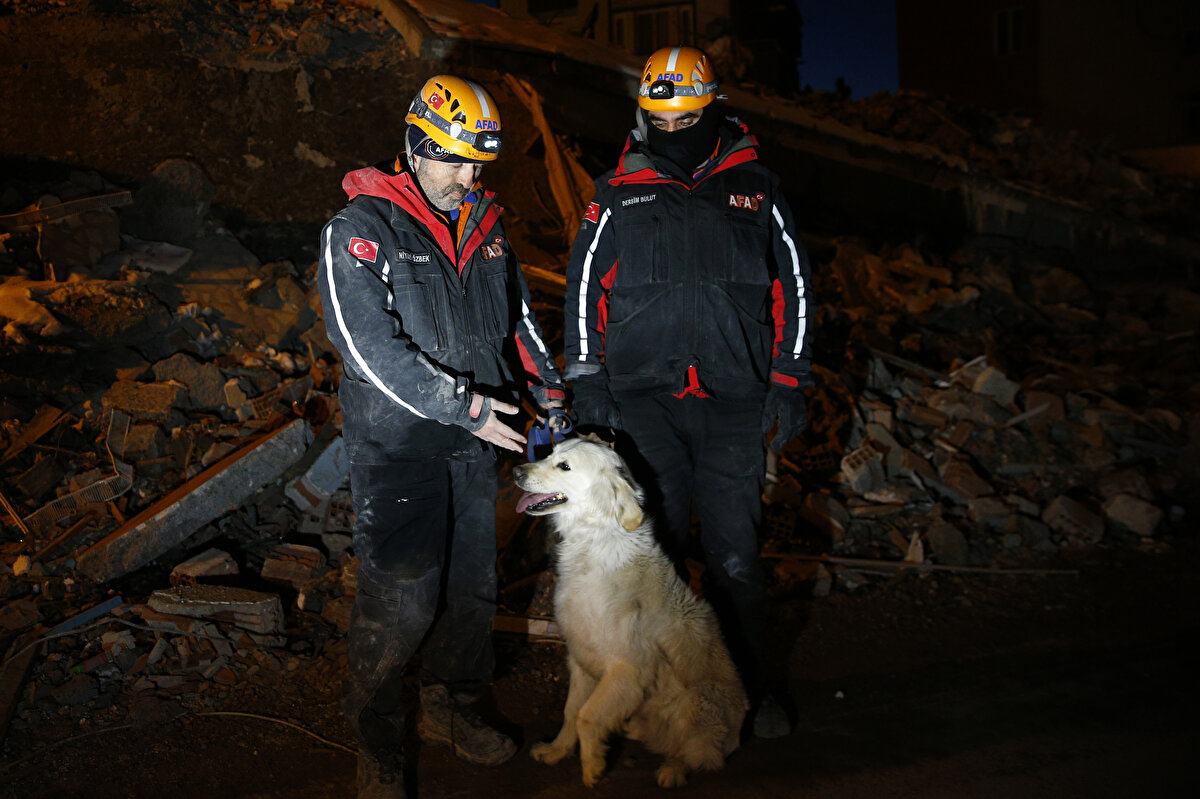 <br>Poyraz, depremden etkilenen Malatya'da eğitmenleri Dersim Bulut ve Niyazi Özbek eşliğinde görev yapıyor.
