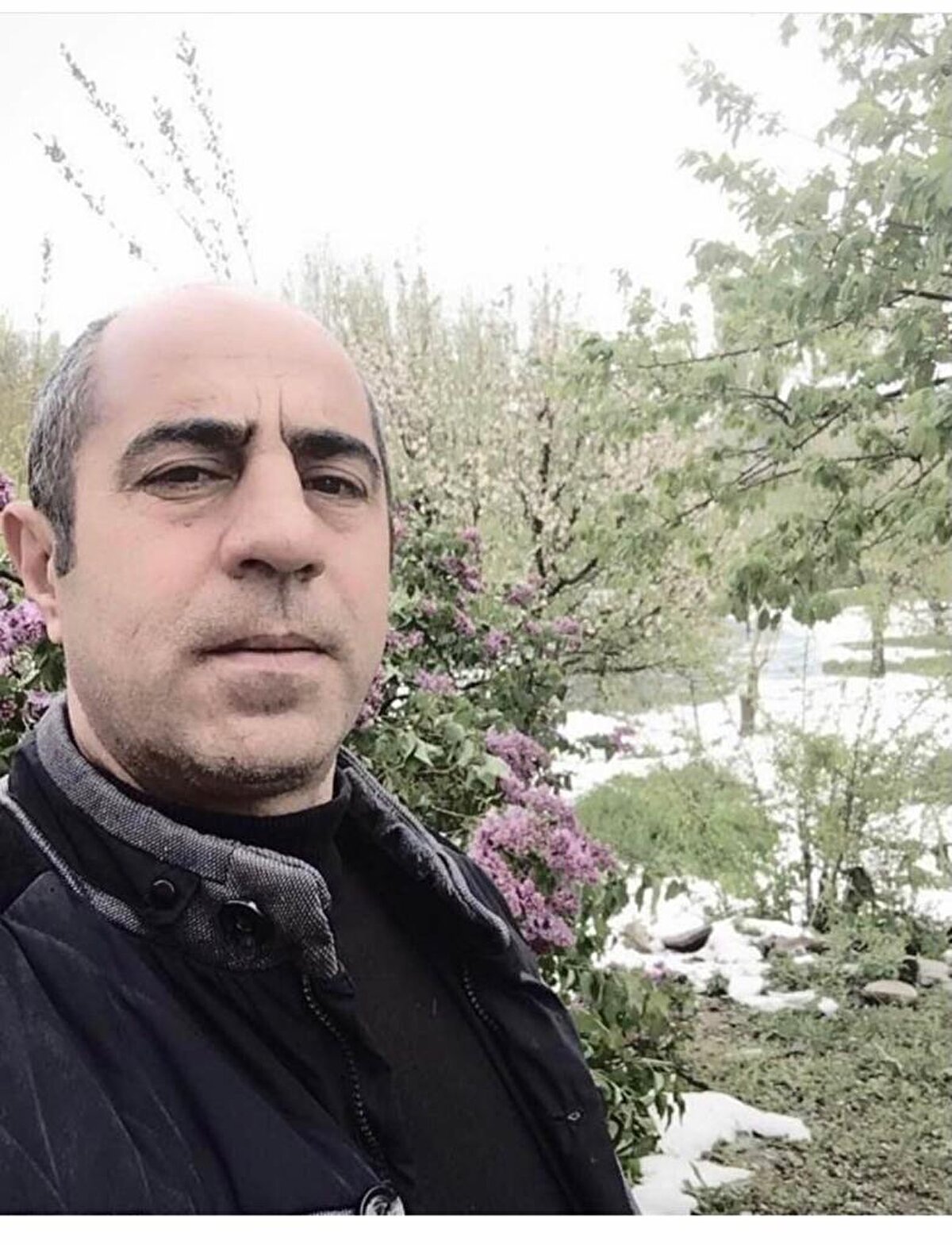 Hakkari'nin Yüksekova ilçesinden araç almak için Hatay'a giden Eşref Kaya ile oğlu Hazar Kaya, kaldıkları otelde depreme yakalandı. Bölgede arama-kurtarma çalışması başlatan ekipler, 4'üncü günde yıkılan otelin enkazında Eşref Kaya'nın cansız bedenine ulaştı.