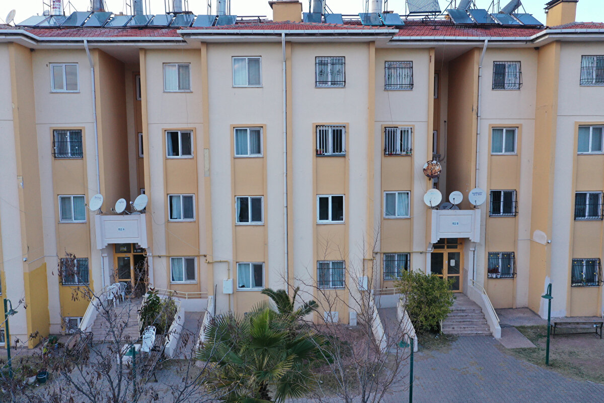 Kahramanmaraş merkezli depremlerden etkilenen 10 ilde TOKİ eliyle inşa edilen binalarda yıkım olmadığı, TOKİ konutlarının hiçbirinde yapısal hasarın oluşmadığı belirlendi.<br>