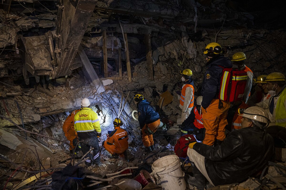 Tayvan'dan Adıyaman'a gelen 21 kişilik arama kurtarma timi de çalışmalarda yer alıyor.