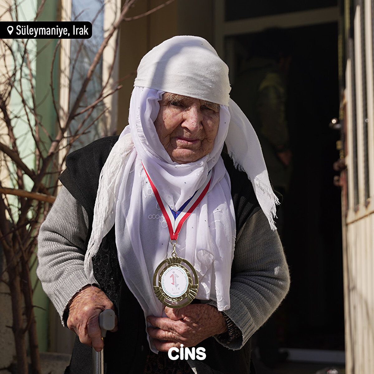 Hurşid Nine, AA muhabirine yaptığı açıklamada, 1948 yılında Mawat ilçesine bağlı Bargurdi köyünde dünyaya geldiğini ve 1989 yılında Baas rejiminin baskısıyla köyünü terk etmek zorunda kaldığını anlattı.