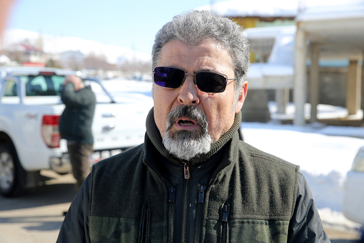 "Daha büyük bir deprem olasılığı düşünmüyoruz"<br><br>Dokuz Eylül Üniversitesi Deprem Araştırma ve Uygulama Merkezi Müdürü Prof. Dr. Hasan Sözbilir ise bölgede deprem araştırmasıyla ilgili çalışmaların devam ettiğini söyledi.