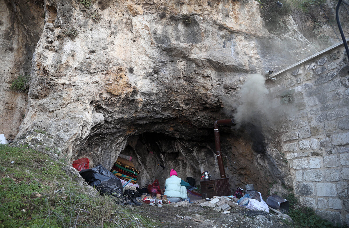 Kahramanmaraş merkezli depremlerde tarihi mekanlar ve müzeler de hasar görürken, farklı medeniyetlere ev sahipliği yapan Hatay'ın Antakya ilçesindeki St. Pierre Mağara Kilisesi ile Anıt Müze de hafif hasar aldı.