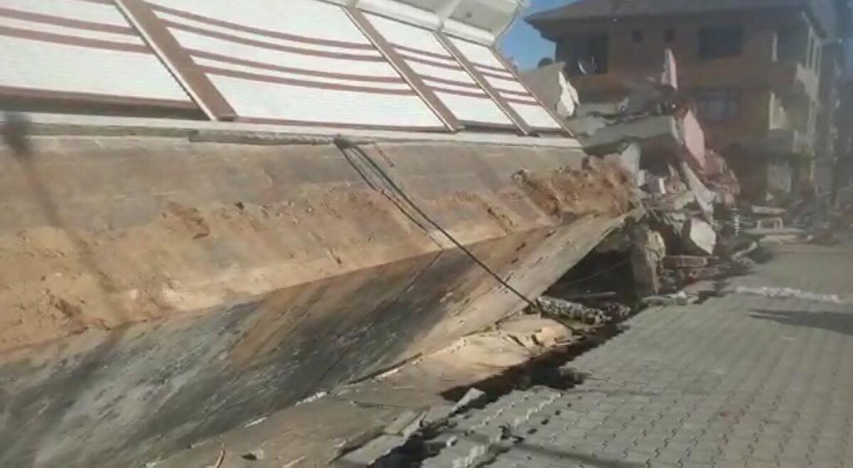 Türkiye'nin Doğu, Güneydoğu, Akdeniz, İç Anadolu ve Karadeniz bölgeleri, Kahramanmaraş merkezli 10 ili etkileyen 7.7 ve 7.6 büyüklüğündeki depremlerle sarsıldı.