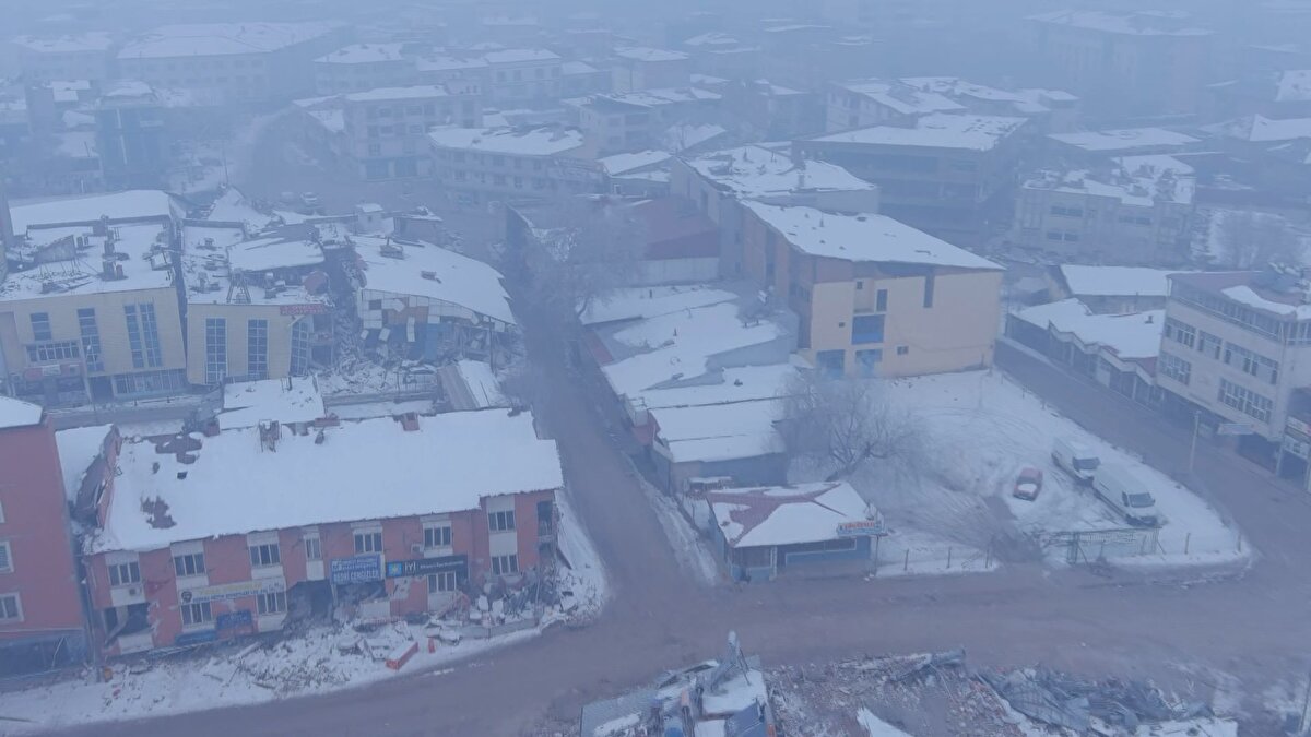  İkinci depremin merkez üssü Kahramanmaraş Elbistan'daki yıkım havadan görüntülendi.