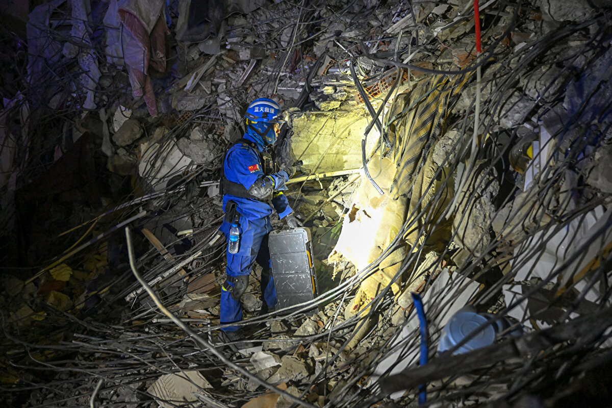 Deprem bölgesi için uluslararası yardımı da içeren dördüncü seviye alarm ilan edilmesinin ardından arama kurtarma ekibi gönderen ülkelerden biri de Çin oldu.