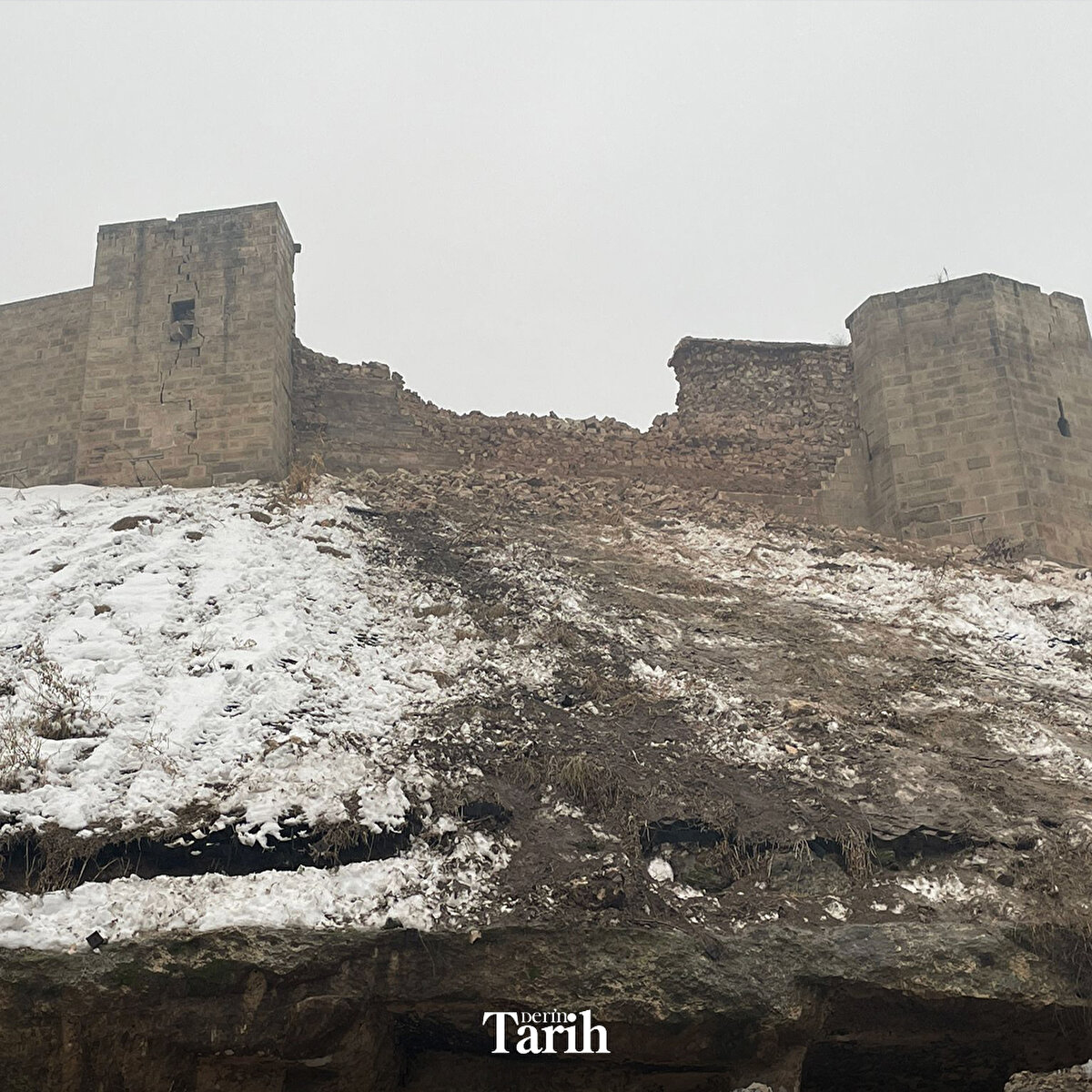 Arkeolojik kazılar sonucunda, Osmanlı dönemine ait bir hamam ile bir cami ortaya çıkartıldı. <br>